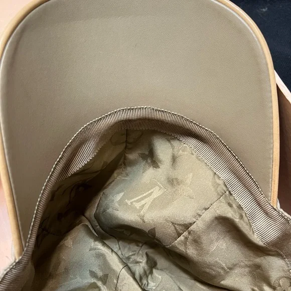 Louis Vuitton hat - Picture 7 of 9